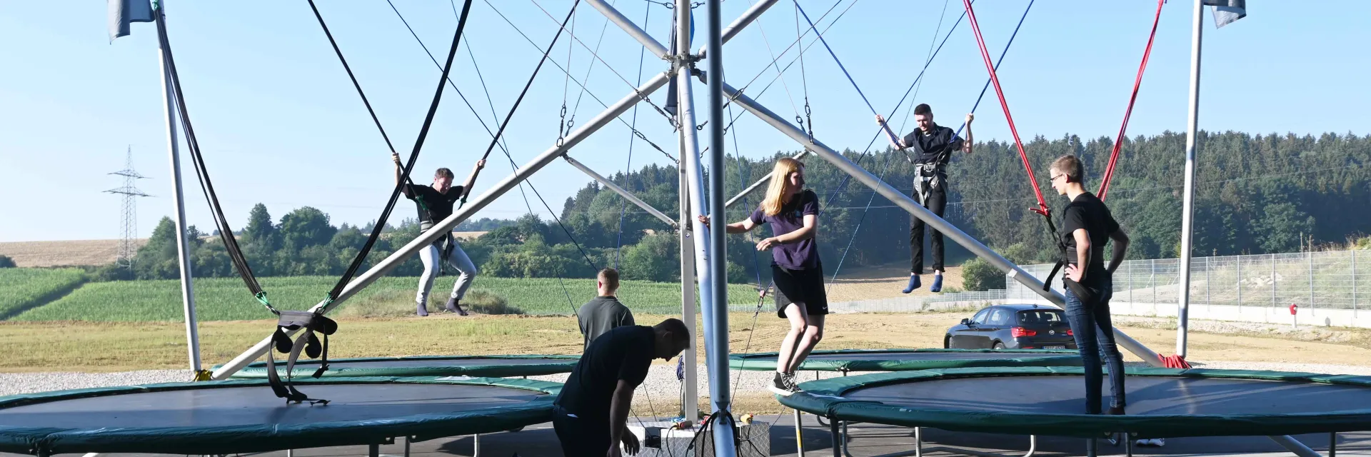 Neben Koordination, Kraft und Gleichgewicht‚ stand beim Bungee- Trampolin vor allem auch der Spaß im Vordergrund.
