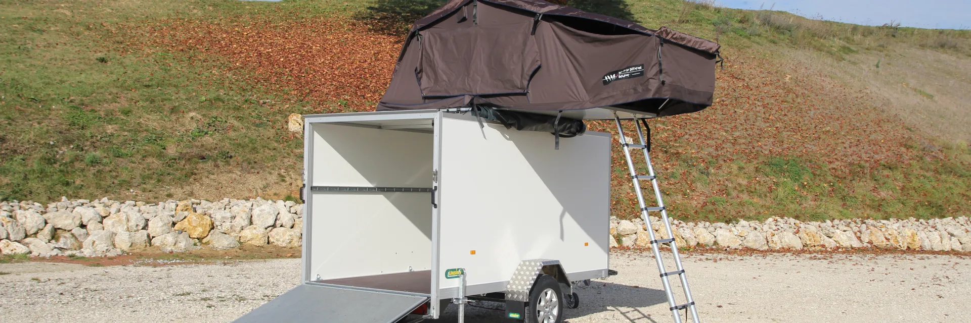 Dachzelt auf UNSINN Anhänger