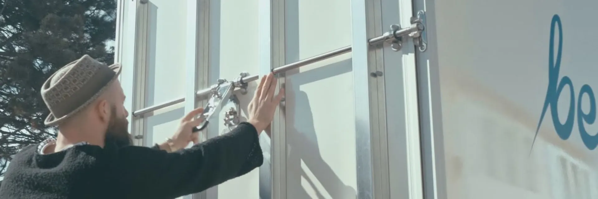 Kofferanhänger beschriftet