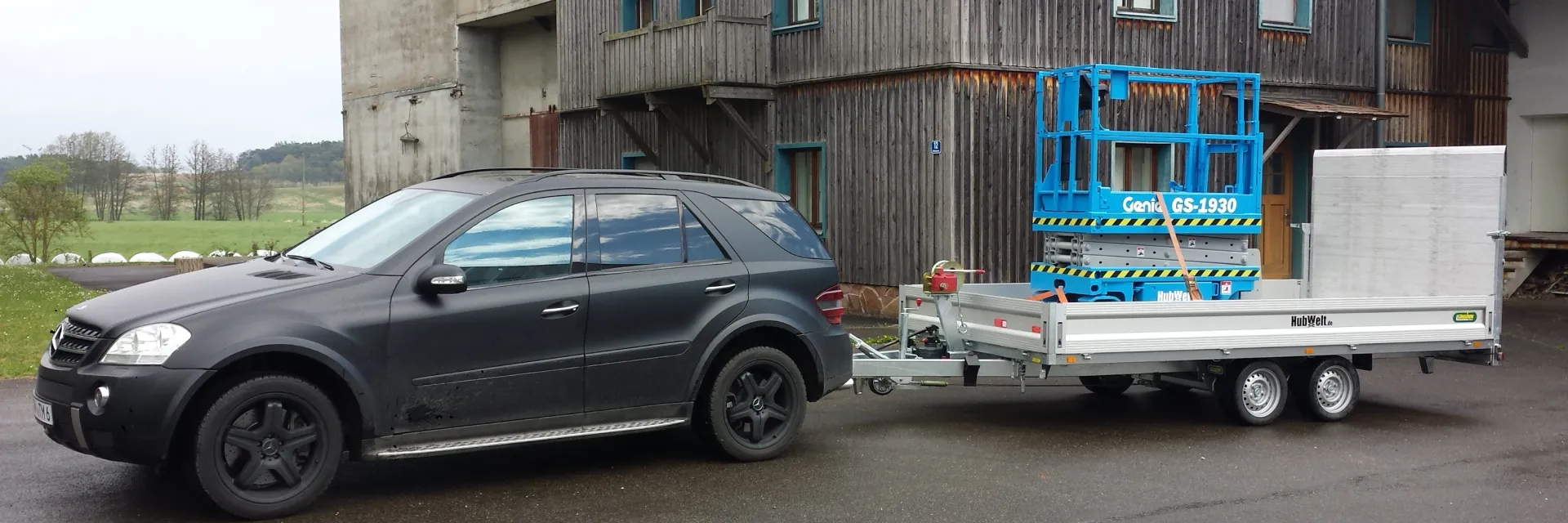 Transporter mit Hebebühne