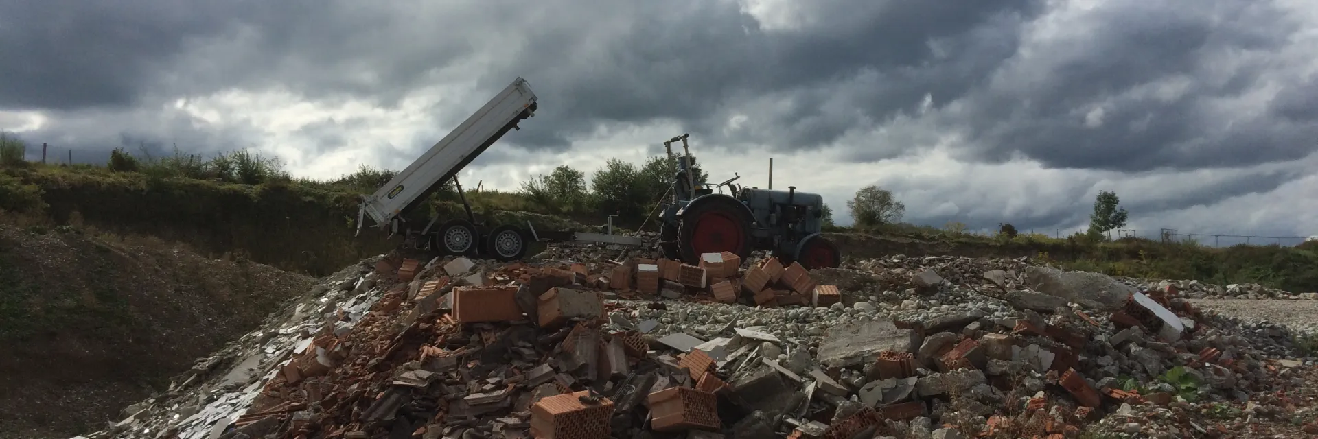 Anhänger am Bulldog 