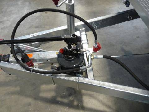 Hydraulikanschluss für Zugfahrzeug (und Abschaltventil - nur bei UDK) mit 3-Wegeventil und Steckanschluss