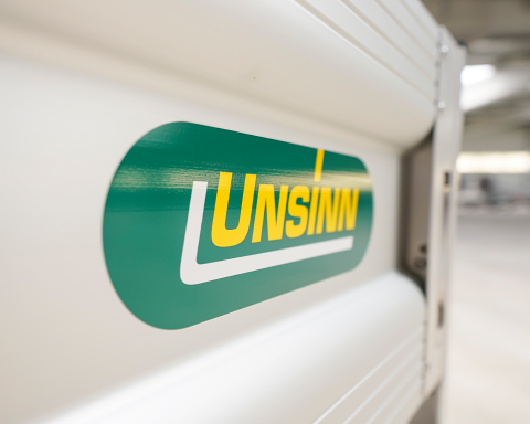 Bordwände aus eloxiertem Aluminium 400 mm, UNSINN-Profil, IL x IB 4260 x 2040 mm