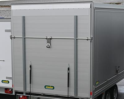 Heckklappe mit querliegendem Edelstahl-Drehstangenverschluss, Durchgangsmaß B x H 2200 x 1800 mm, Innenhöhe 1900 mm