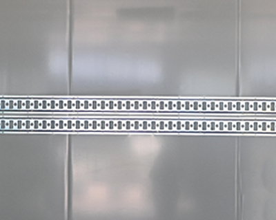 Schlitzankerschiene doppelreihig an der linken Seitenwand montiert, IL 6060 mm