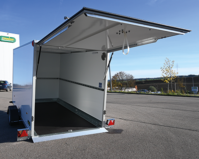 Heckklappe mit querliegendem Edelstahl-Drehstangenverschluss, Durchgangsmaß B x H 1300 x 1800 mm, Innenhöhe 1900 mm