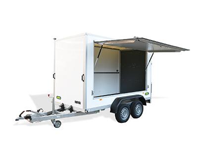 Seitenklappe in Fahrtrichtung links mit 2 Gasfedern, Windstützen und außenliegendem Drehstangenverschluss, Brüstungshöhe 250 mm, Öffnungsmaß B x H = 4700 x 1550 mm