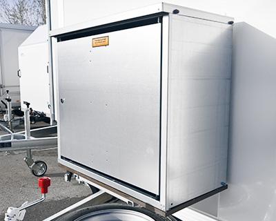 Gasflaschenschrank B x H x T ca. 690 x 730 x 405 mm inkl. Außentür mit Dreh-Spannverschluss B x H ca. 600 x 700 mm in Fahrtrichtung links vorne, geeignet für 2 Gasflaschen á 11 kg