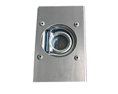 6 Zurrmulden seitlich in der Bodenplatte montiert, symmetrisch verteilt, Zurrkraft 600 daN, Dekra zertifiziert