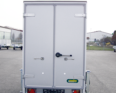 Hecktür doppelflügelig mit Kühlraumverschluss und
Edelstahl-Türfeststellern, Durchgangsmaß B x H 1740 x 2090 mm