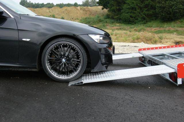 sportliche Fahrzeuge durch niedrigen Auffahrwinkel