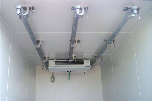 Kühlanhänger Dachrohrbahnen