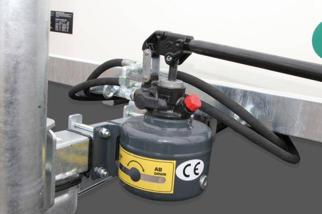 Kofferanhänger absenkbar