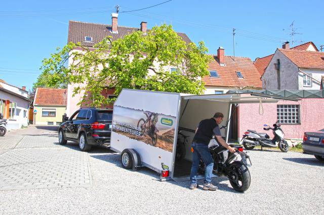 Absenkanhänger Koffer 