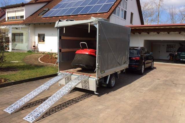 Kipper mit Rasenmäher 