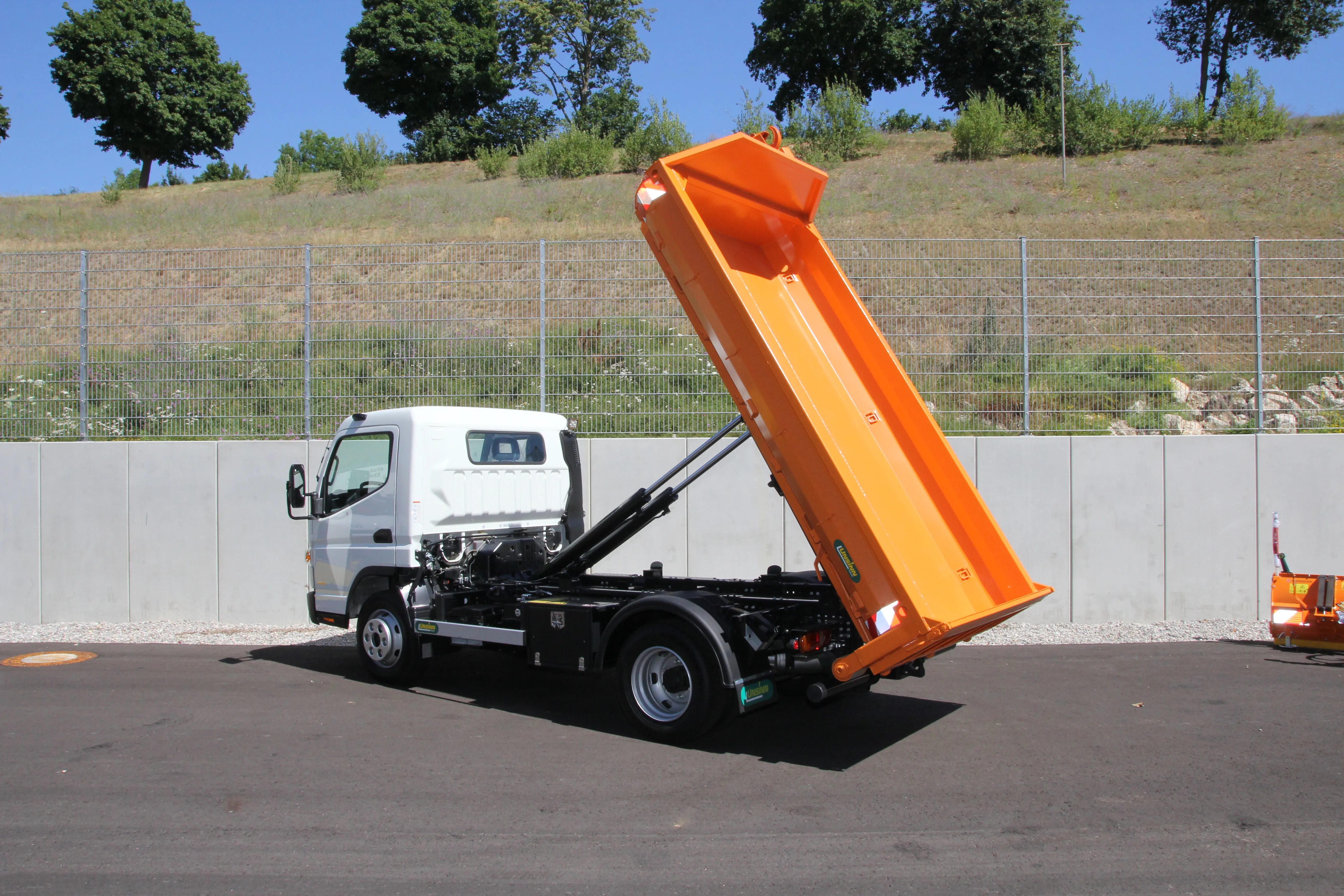 FUSO Abrollkipper - FUSO 7C18 - 2800